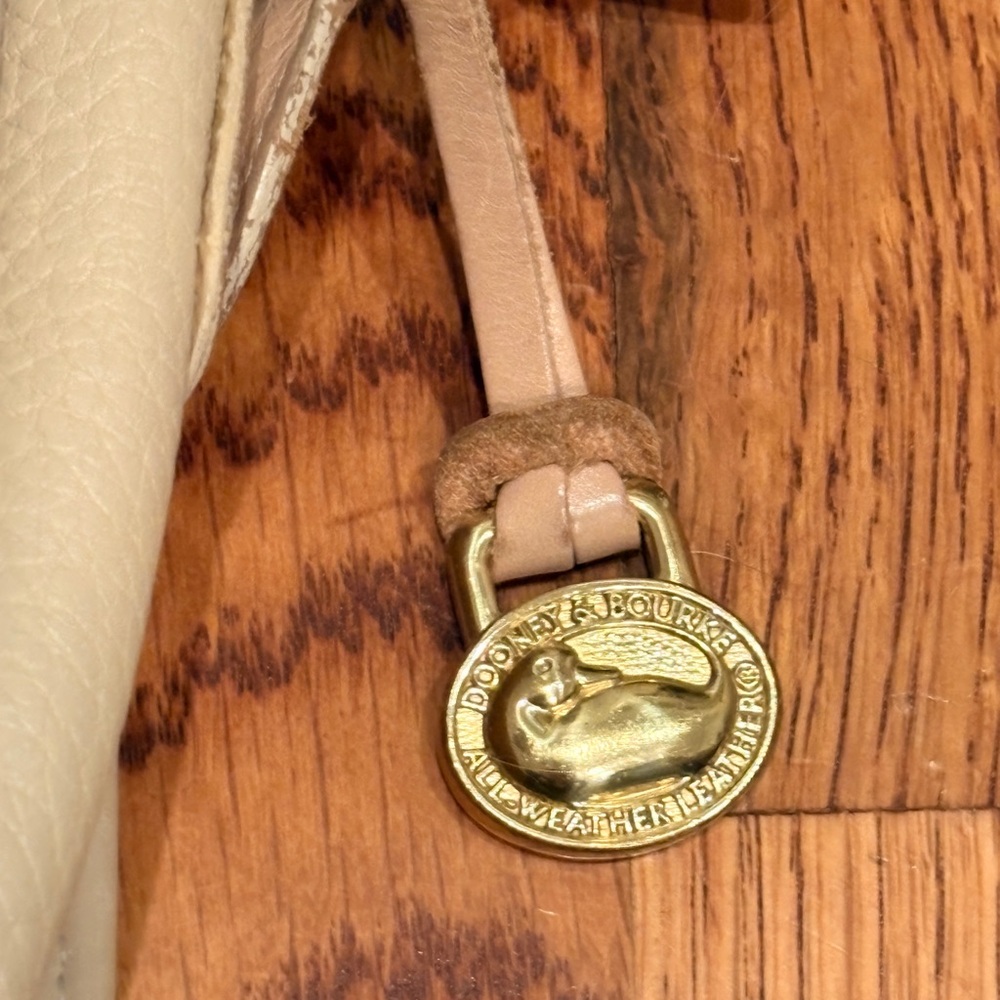 Vintage Dooney & Bourke messenger Crossbody bag - Picture 7 of 7